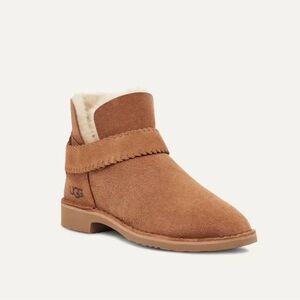 MCKAY UGG bootie box included